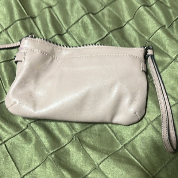 Simply Vera Pink Wristlet - Picture 3 of 4